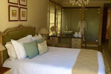 پانسیون Doveton House