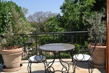 پانسیون Doveton House