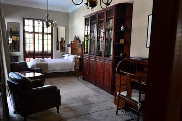 پانسیون Doveton House