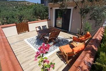 فندق صغير Semiramis Urla Guesthouse