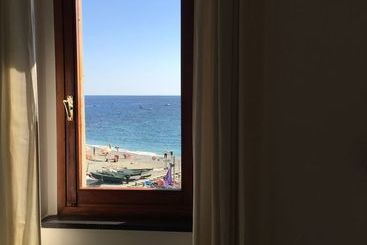 هتل Affittacamere Lo Scoglio