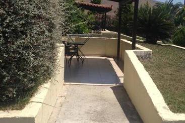 هتل Aristi Studio Apartments