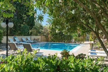 هتل Marina Villas