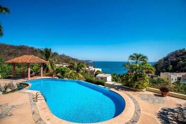 هتل Casa Ceiba Huatulco   Adults Only