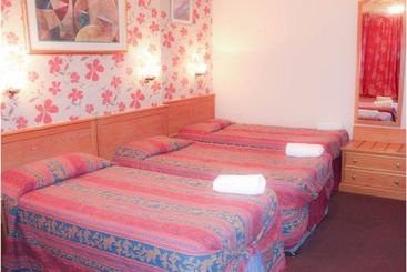 تختخواب و صبحانه Lampton Guest House