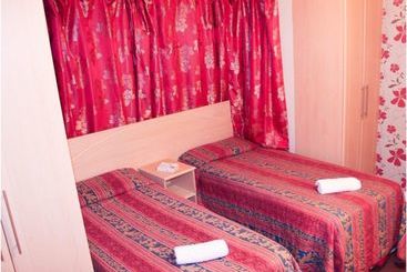 تختخواب و صبحانه Lampton Guest House
