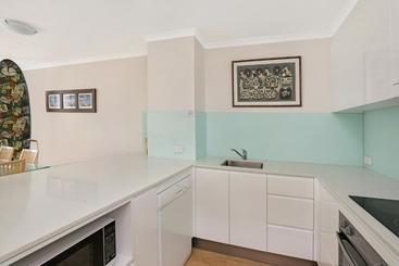 هتل The Bay Apartments Coolangatta