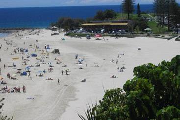 هتل The Bay Apartments Coolangatta
