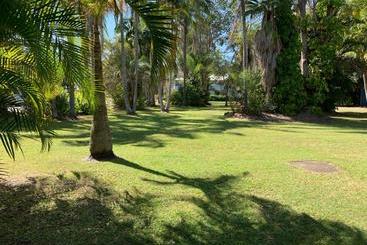 Tin Can Bay Motel