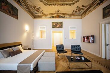 تختخواب و صبحانه Corso Grand Suites