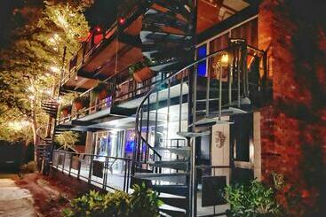 بنسيون Revival Adventures Micro Resort
