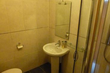 تختخواب و صبحانه Acton Lodge Guesthouse
