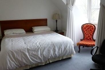 تختخواب و صبحانه Acton Lodge Guesthouse