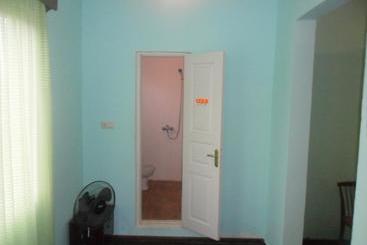 تختخواب و صبحانه Private House Suliko