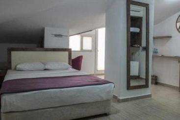 تختخواب و صبحانه Udi Suit  Canakkale