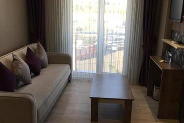 تختخواب و صبحانه Udi Suit  Canakkale