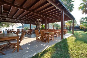 هتل Selvi Beach
