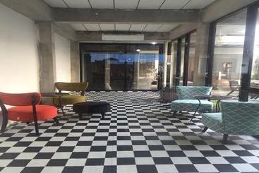 تختخواب و صبحانه At Rimnam Chan Hostel