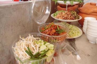 تختخواب و صبحانه At Rimnam Chan Hostel