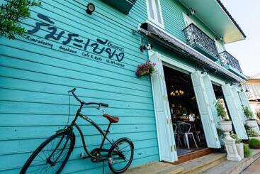 پانسیون Rimrabeang Amphawa Cafe And Suite
