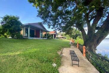 ホテル Khong Chiam Orchid Riverside Resort