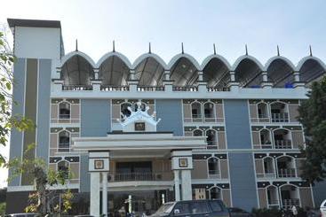 هتل Queen Palace