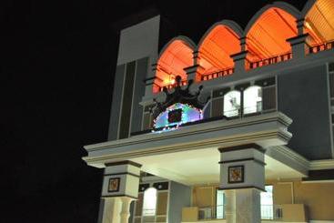 هتل Queen Palace