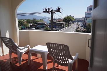 هتل The River Guest House