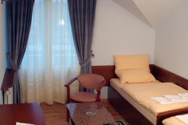 تختخواب و صبحانه Guest House Vila Lux