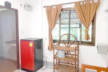 هتل Deng S Kamala Beach Guesthouse