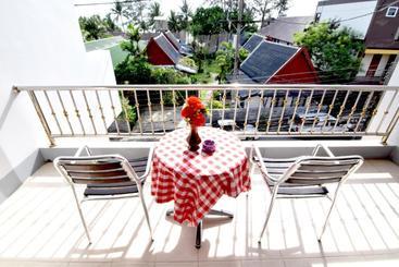 هتل Deng S Kamala Beach Guesthouse