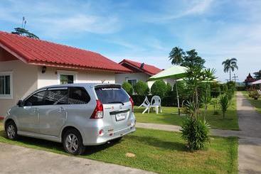 هتل Moon River Resort