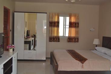 هتل Moon River Resort