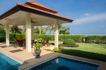 هتل Villa Baan Tawan Chai