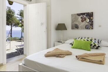 هتل آپارتمان Douka Seafront Residences
