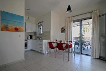 هتل Astarte Sea Villas
