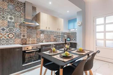 هتل Costas Apartments