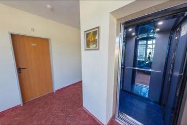 Peshev Family Hotel Vlas