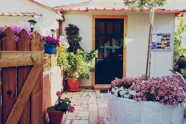 هتل Yanna's Apartments Vacation Homes