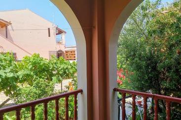 هتل Yanna's Apartments Vacation Homes