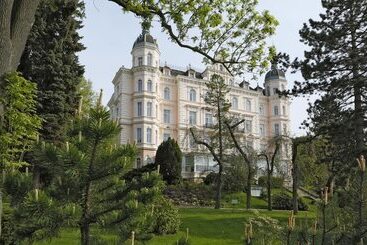 هتل Bristol Palace