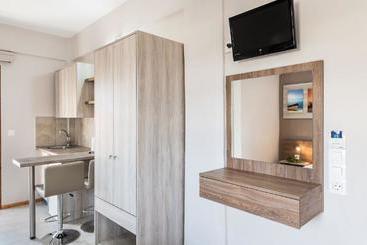 هتل Cathrin Suites