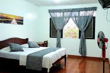 هتل Hostal Maravilla Amazonica