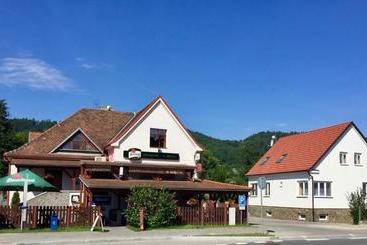 בית מלון כפרי Penzion U Golema Blansko