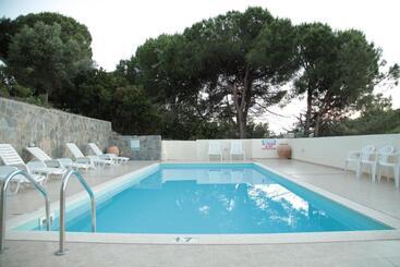 هتل Villa Elpiniki