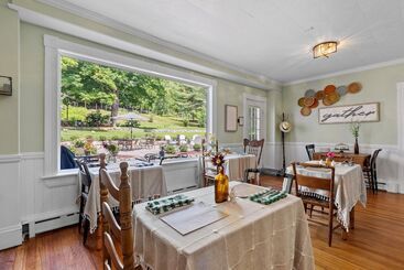 ベッドアンドブレックファースト Inn On Golden Pond