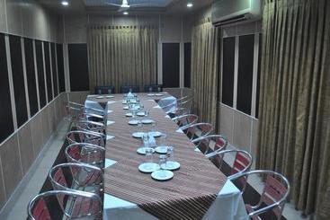 هتل Naz Garden