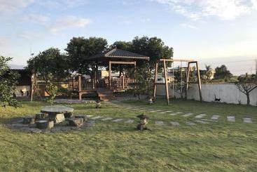 تختخواب و صبحانه Easy Home Stay