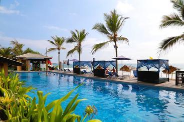 استراحتگاه Lavanga Beach