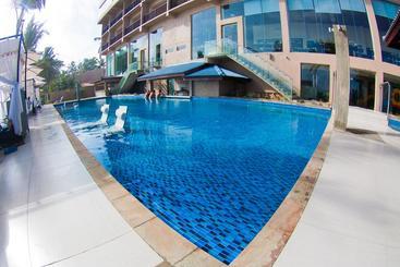 استراحتگاه Lavanga Beach